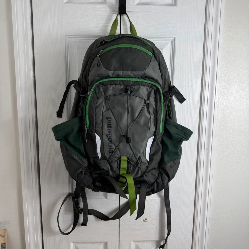 Patagonia Chacabuco 32L Backpack OS Grey Green Gorpcore Hiking Daypack